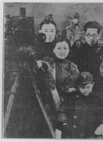 丝袜老师踩我的喷水